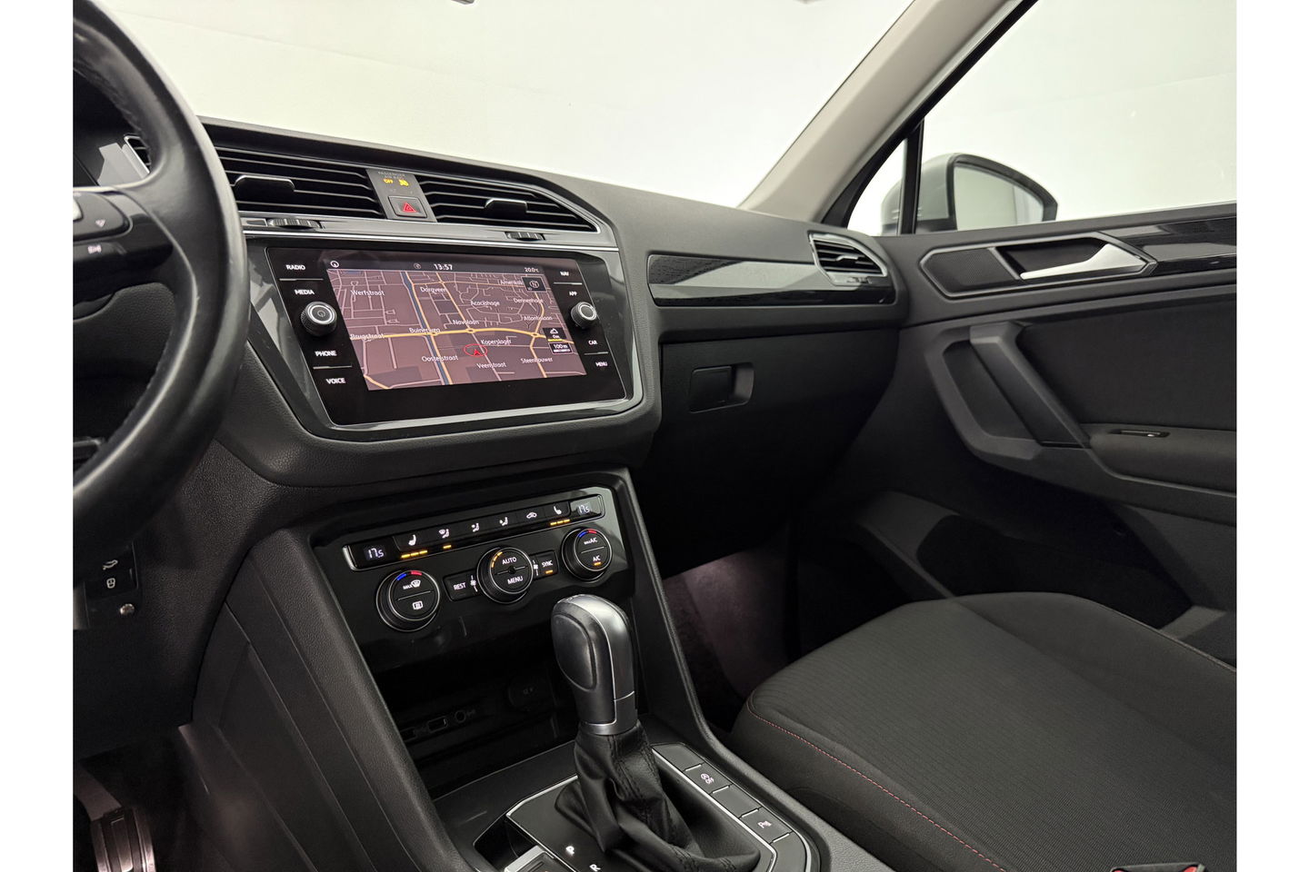 Volkswagen Tiguan 1.4 TSI ACT Comfortline 150PK LED Trekhaak Carplay DSG Clima Cruise Navi PDC 17"LMV
