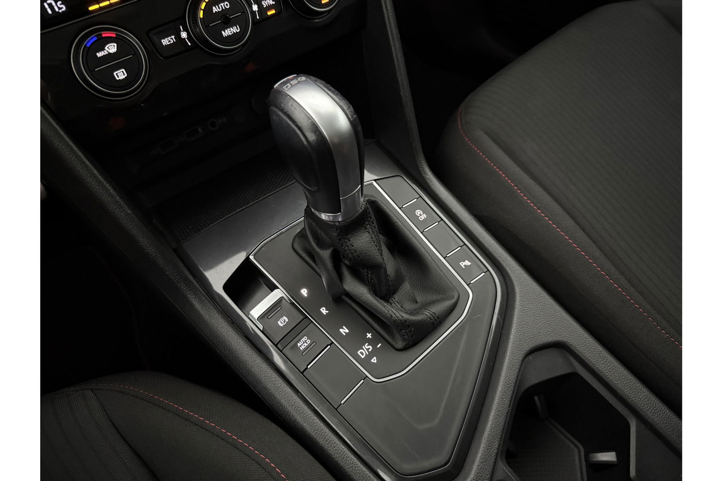 Volkswagen Tiguan 1.4 TSI ACT Comfortline 150PK LED Trekhaak Carplay DSG Clima Cruise Navi PDC 17"LMV