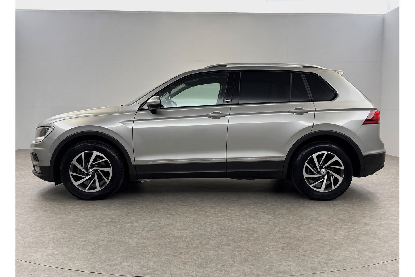 Volkswagen Tiguan 1.4 TSI ACT Comfortline 150PK LED Trekhaak Carplay DSG Clima Cruise Navi PDC 17"LMV