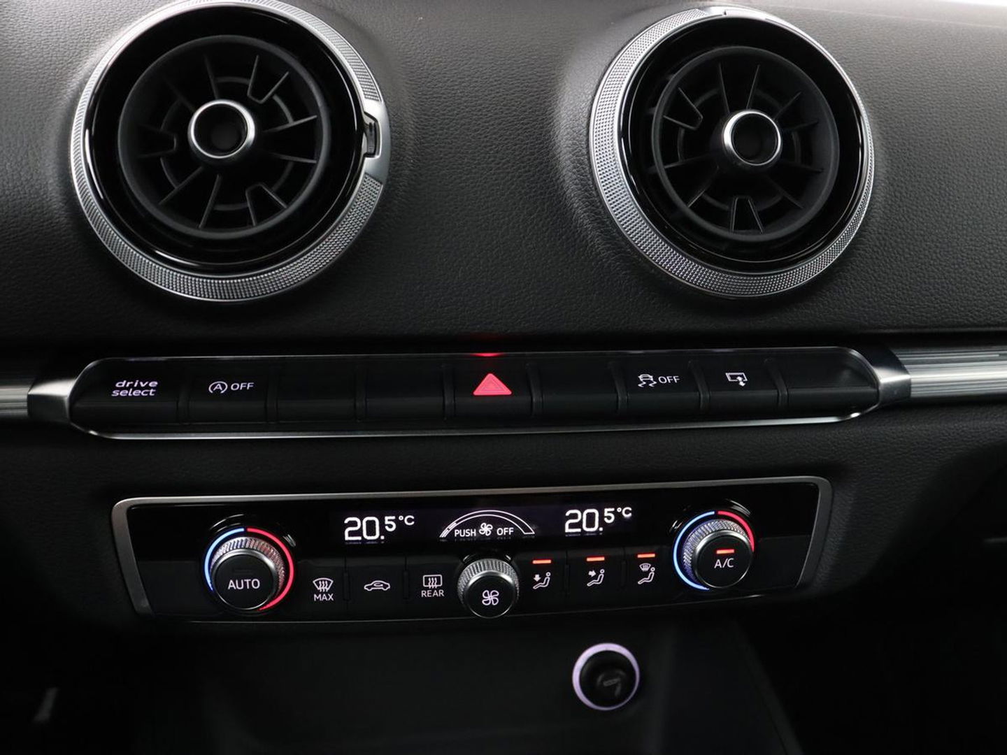 Audi A3 1.4 TFSI Sport | 1e eigenaar | Sportstoelen | Trekhaak | Full LED | Navigatie | Climate control | Parkeerhulp | Cruise control | Bluetooth