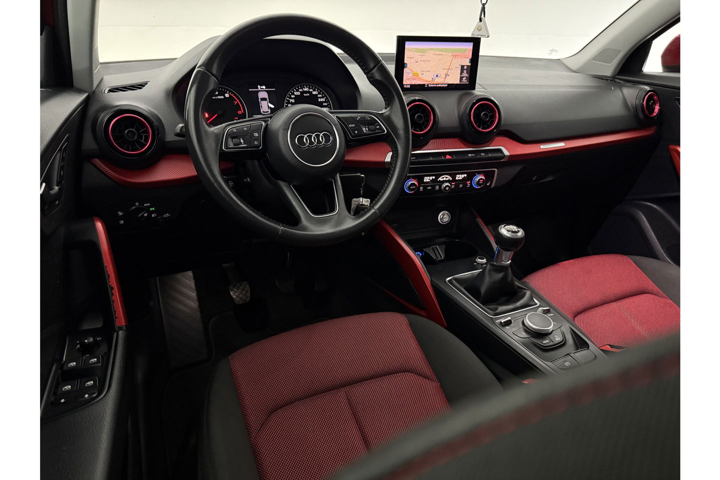 Audi Q2 30 TFSI Sport LED Trekhaak Carplay Clima Cruise Navi PDC 17''LMV