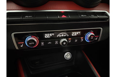 Audi Q2 30 TFSI Sport LED Trekhaak Carplay Clima Cruise Navi PDC 17''LMV
