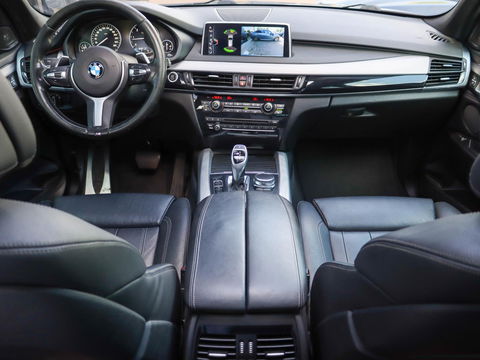 BMW X5 M50d 381PK | Trekhaak | Panodak | Harman Kardon | Zeer goed onderhouden!