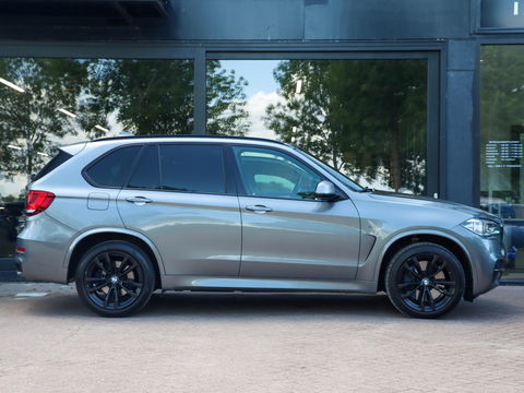 BMW X5 M50d 381PK | Trekhaak | Panodak | Harman Kardon | Zeer goed onderhouden!