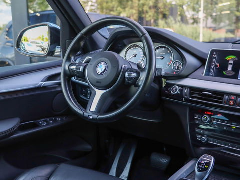 BMW X5 M50d 381PK | Trekhaak | Panodak | Harman Kardon | Zeer goed onderhouden!