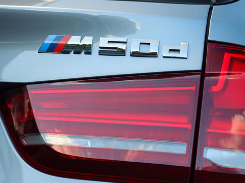 BMW X5 M50d 381PK | Trekhaak | Panodak | Harman Kardon | Zeer goed onderhouden!