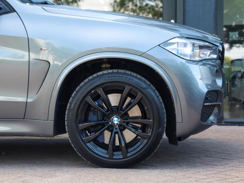 BMW X5 M50d 381PK | Trekhaak | Panodak | Harman Kardon | Zeer goed onderhouden!