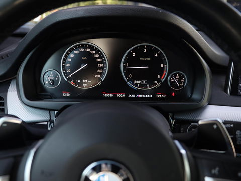 BMW X5 M50d 381PK | Trekhaak | Panodak | Harman Kardon | Zeer goed onderhouden!