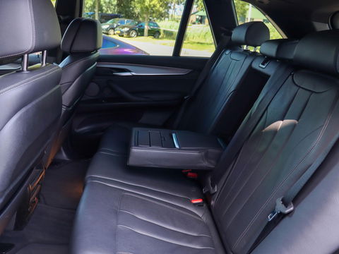 BMW X5 M50d 381PK | Trekhaak | Panodak | Harman Kardon | Zeer goed onderhouden!