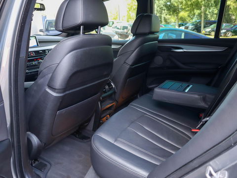 BMW X5 M50d 381PK | Trekhaak | Panodak | Harman Kardon | Zeer goed onderhouden!