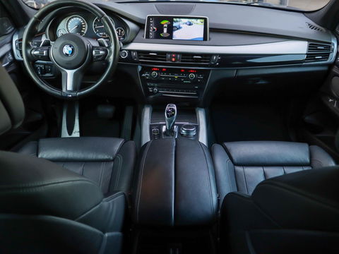 BMW X5 M50d 381PK | Trekhaak | Panodak | Harman Kardon | Zeer goed onderhouden!