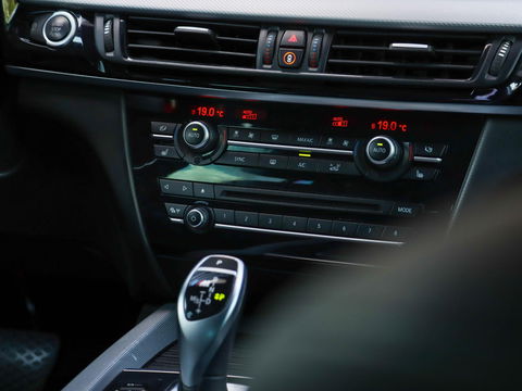 BMW X5 M50d 381PK | Trekhaak | Panodak | Harman Kardon | Zeer goed onderhouden!