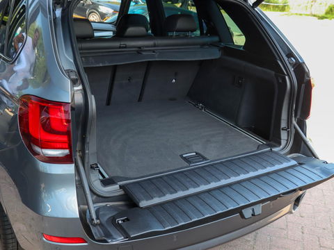 BMW X5 M50d 381PK | Trekhaak | Panodak | Harman Kardon | Zeer goed onderhouden!