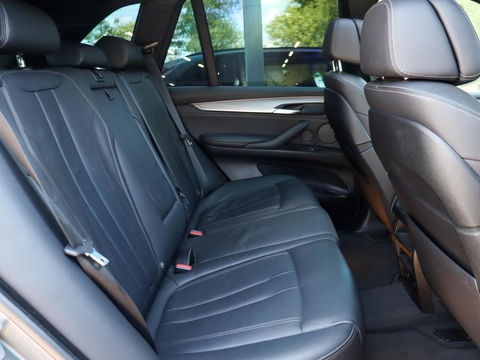 BMW X5 M50d 381PK | Trekhaak | Panodak | Harman Kardon | Zeer goed onderhouden!