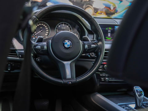BMW X5 M50d 381PK | Trekhaak | Panodak | Harman Kardon | Zeer goed onderhouden!