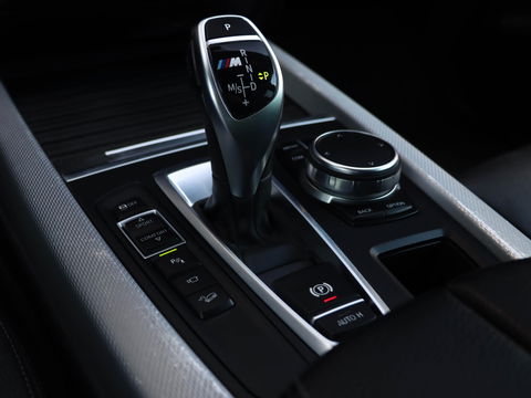BMW X5 M50d 381PK | Trekhaak | Panodak | Harman Kardon | Zeer goed onderhouden!