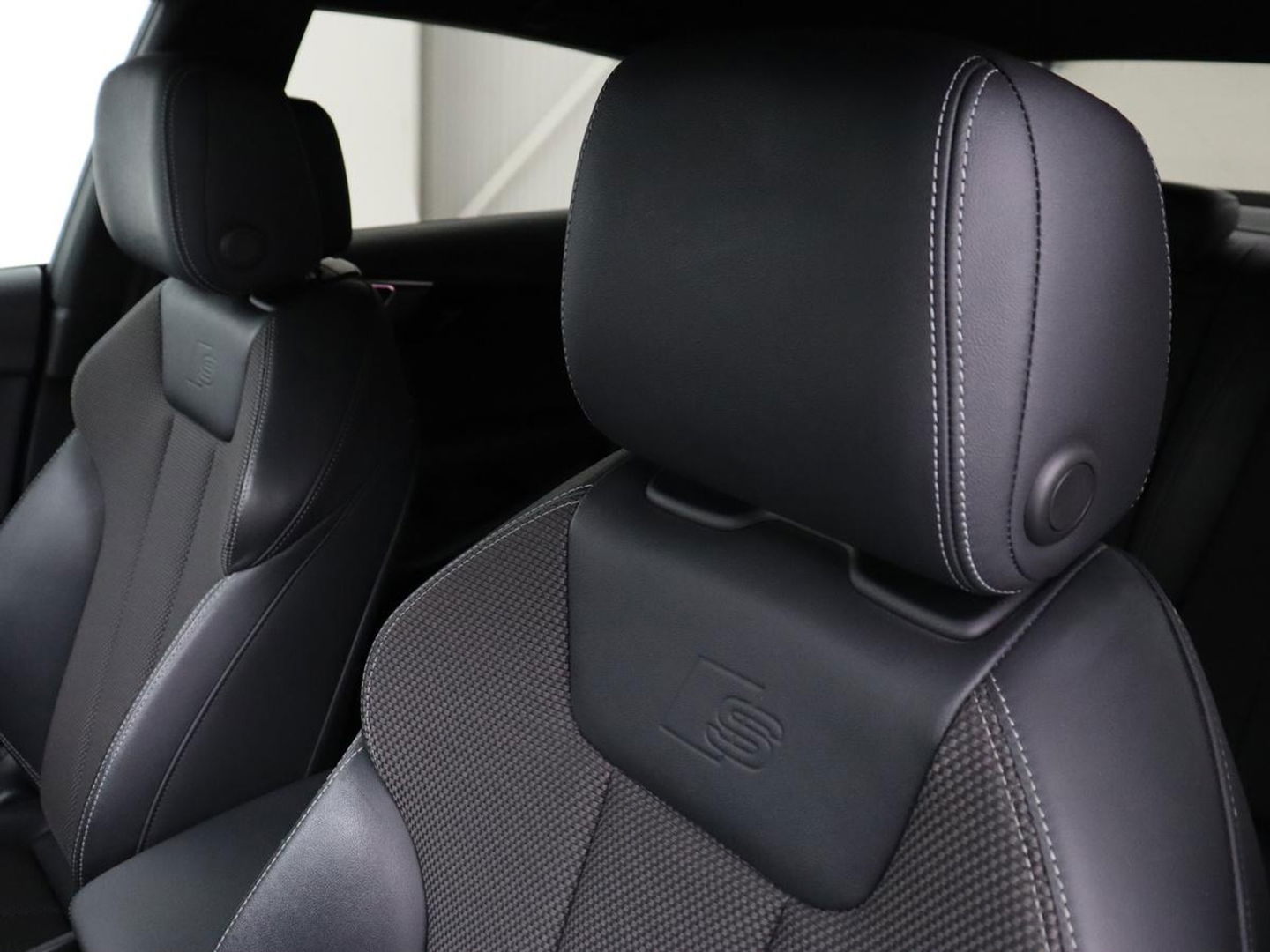 Audi A5 35 TFSI S edition Competition | Matrix LED | Sportstoelen | Carplay | Half leder | Navigatie | Virtual Cockpit | Climate control