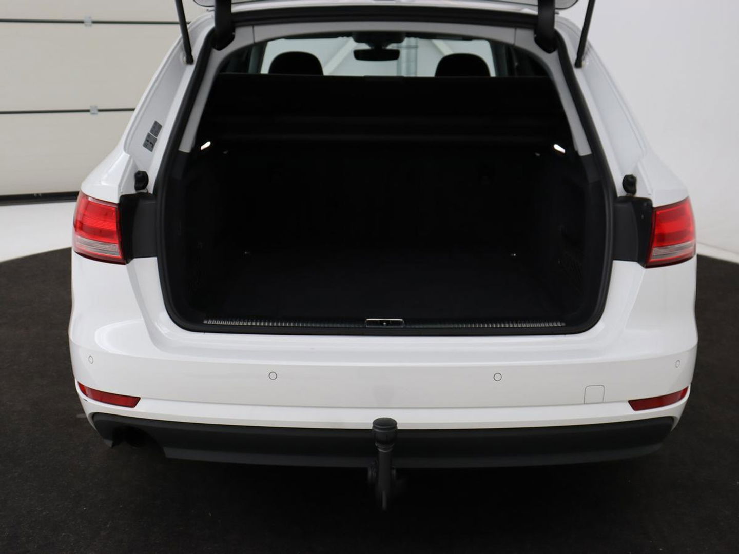 Audi A4 1.4 TFSI Pro Line | Adaptive cruise | Stoelverwarming | Camera | Trekhaak | Navigatie | Xenon | Climate control | Bluetooth | Side Assist
