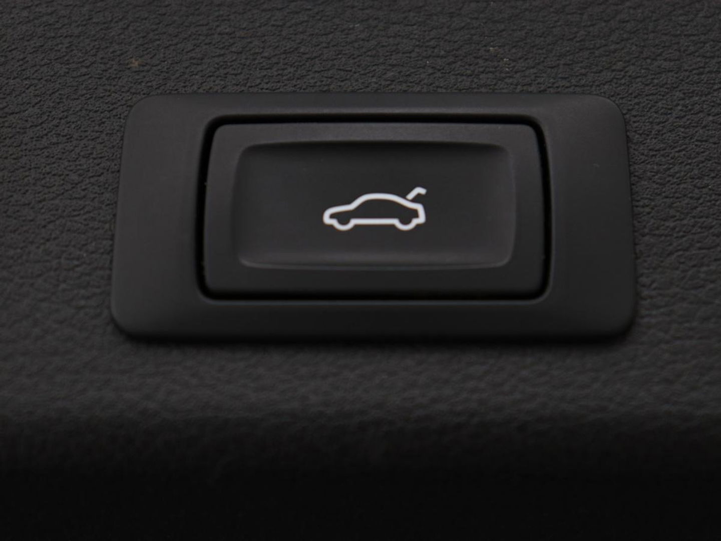 Audi A4 1.4 TFSI Pro Line | Adaptive cruise | Stoelverwarming | Camera | Trekhaak | Navigatie | Xenon | Climate control | Bluetooth | Side Assist