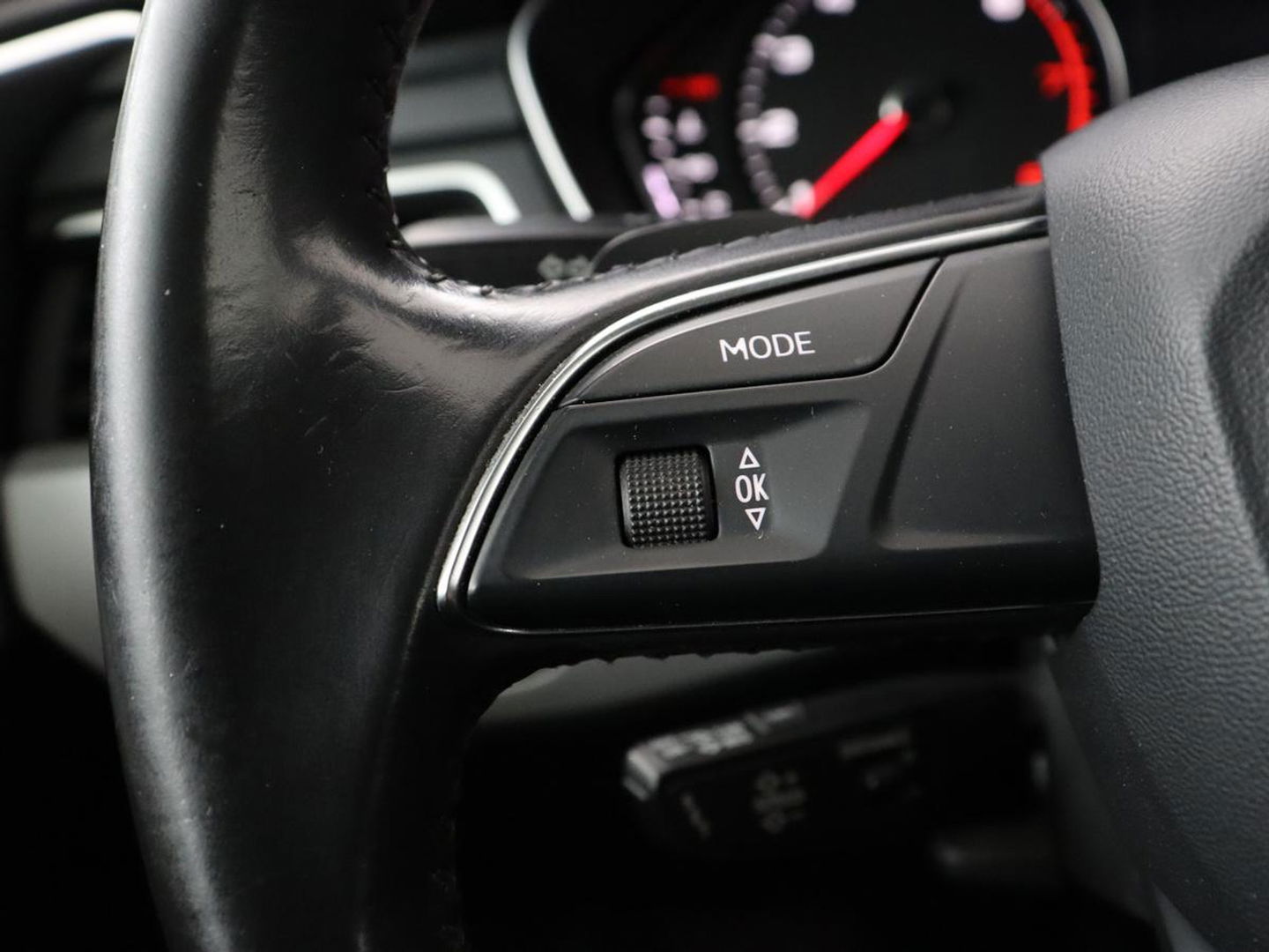 Audi A4 1.4 TFSI Pro Line | Adaptive cruise | Stoelverwarming | Camera | Trekhaak | Navigatie | Xenon | Climate control | Bluetooth | Side Assist