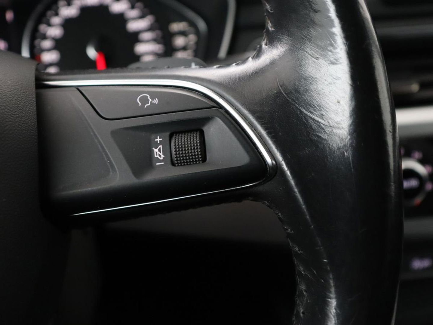 Audi A4 1.4 TFSI Pro Line | Adaptive cruise | Stoelverwarming | Camera | Trekhaak | Navigatie | Xenon | Climate control | Bluetooth | Side Assist