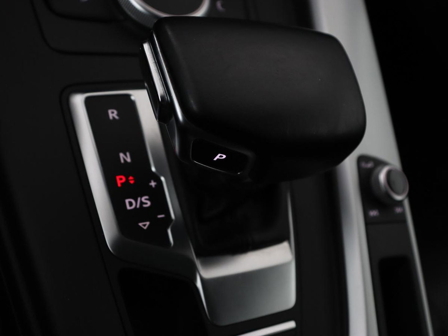 Audi A4 1.4 TFSI Pro Line | Adaptive cruise | Stoelverwarming | Camera | Trekhaak | Navigatie | Xenon | Climate control | Bluetooth | Side Assist