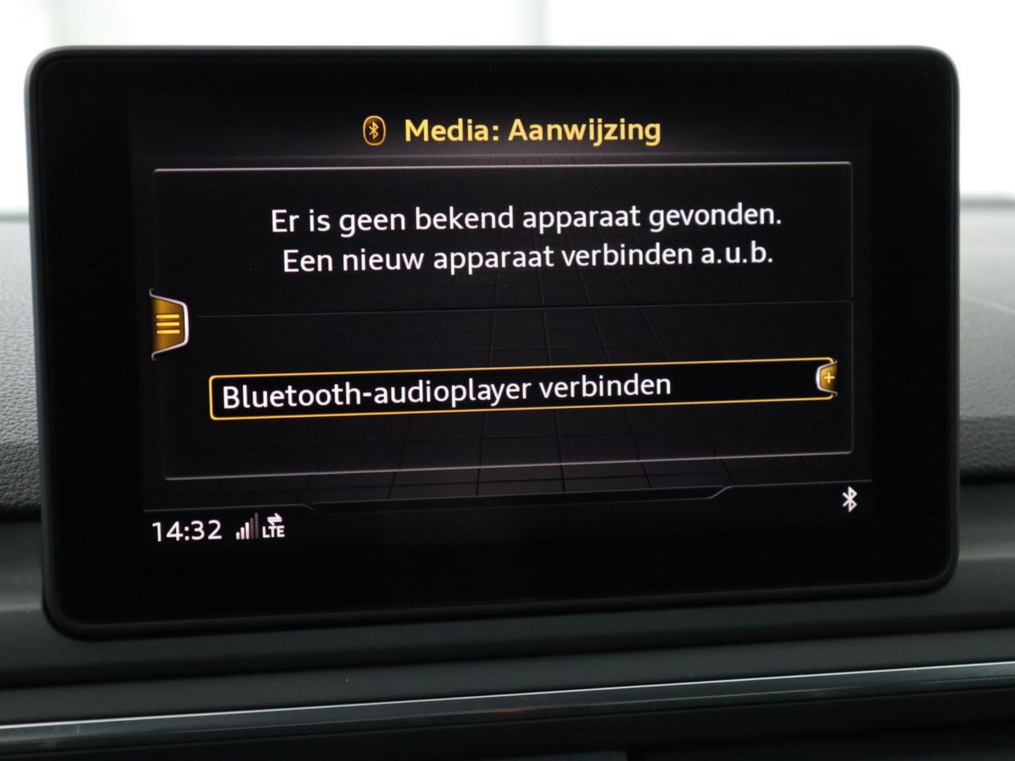 Audi A4 1.4 TFSI Pro Line | Adaptive cruise | Stoelverwarming | Camera | Trekhaak | Navigatie | Xenon | Climate control | Bluetooth | Side Assist