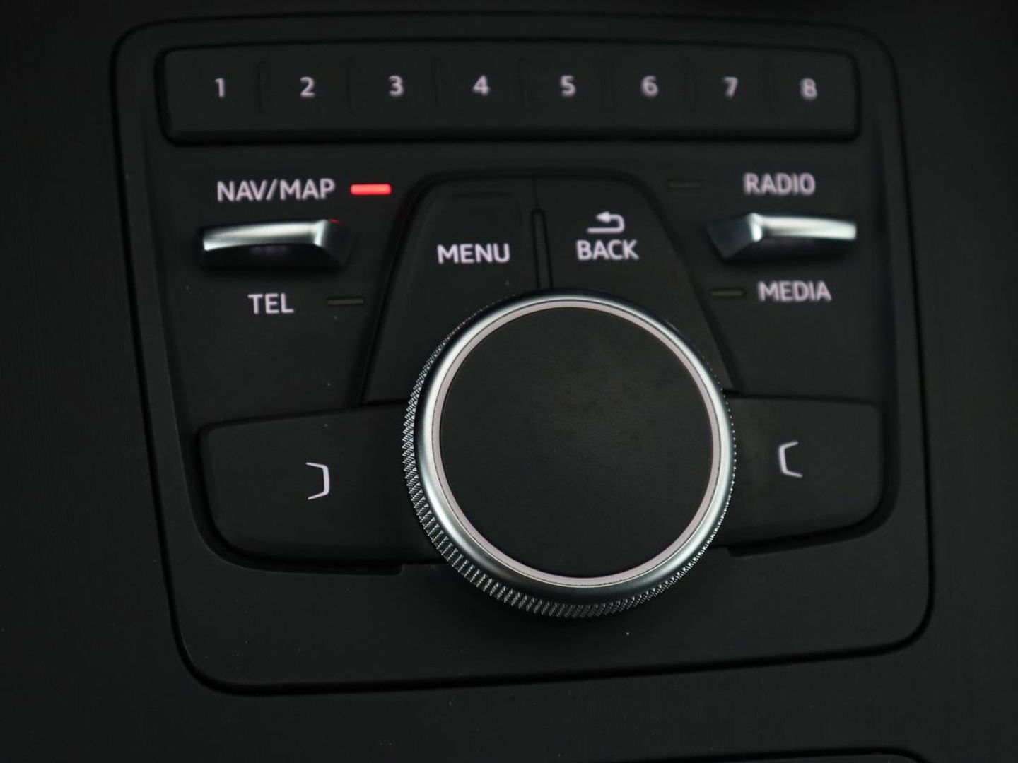 Audi A4 1.4 TFSI Pro Line | Adaptive cruise | Stoelverwarming | Camera | Trekhaak | Navigatie | Xenon | Climate control | Bluetooth | Side Assist