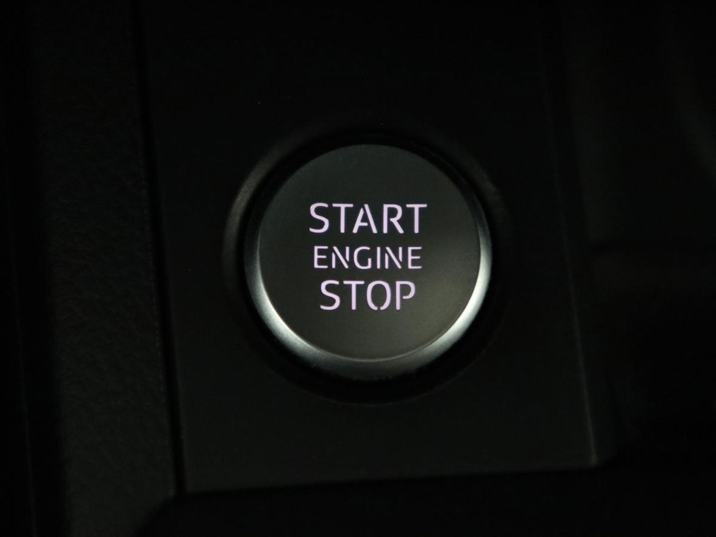 Audi A4 1.4 TFSI Pro Line | Adaptive cruise | Stoelverwarming | Camera | Trekhaak | Navigatie | Xenon | Climate control | Bluetooth | Side Assist