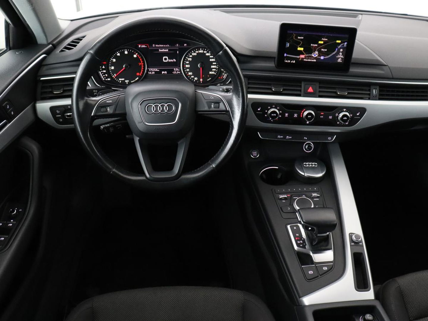 Audi A4 1.4 TFSI Pro Line | Adaptive cruise | Stoelverwarming | Camera | Trekhaak | Navigatie | Xenon | Climate control | Bluetooth | Side Assist