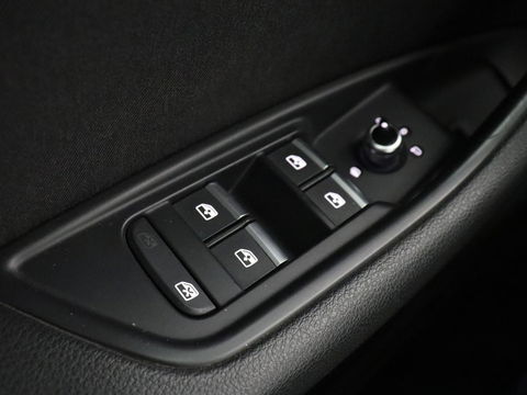 Audi A4 1.4 TFSI Pro Line | Adaptive cruise | Stoelverwarming | Camera | Trekhaak | Navigatie | Xenon | Climate control | Bluetooth | Side Assist
