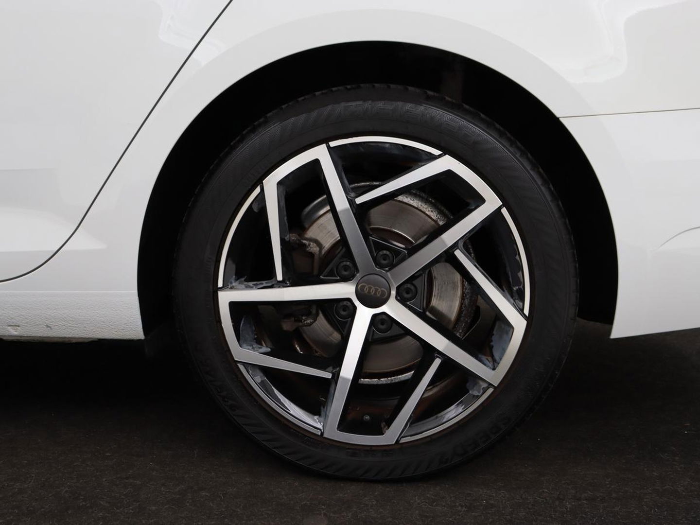 Audi A4 1.4 TFSI Pro Line | Adaptive cruise | Stoelverwarming | Camera | Trekhaak | Navigatie | Xenon | Climate control | Bluetooth | Side Assist