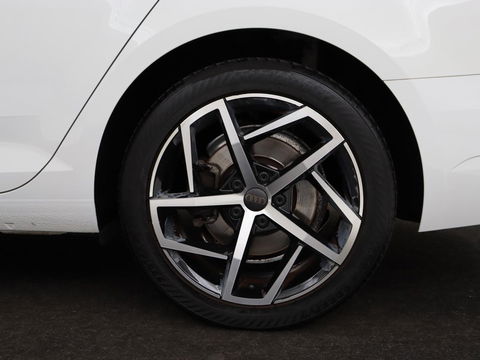 Audi A4 1.4 TFSI Pro Line | Adaptive cruise | Stoelverwarming | Camera | Trekhaak | Navigatie | Xenon | Climate control | Bluetooth | Side Assist
