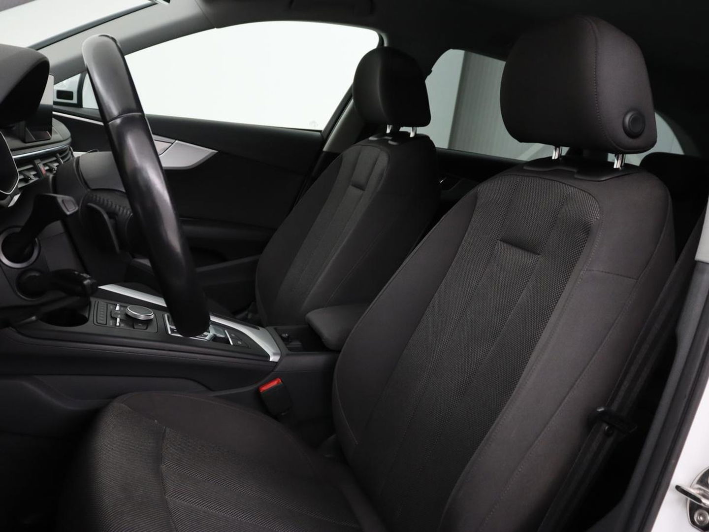 Audi A4 1.4 TFSI Pro Line | Adaptive cruise | Stoelverwarming | Camera | Trekhaak | Navigatie | Xenon | Climate control | Bluetooth | Side Assist