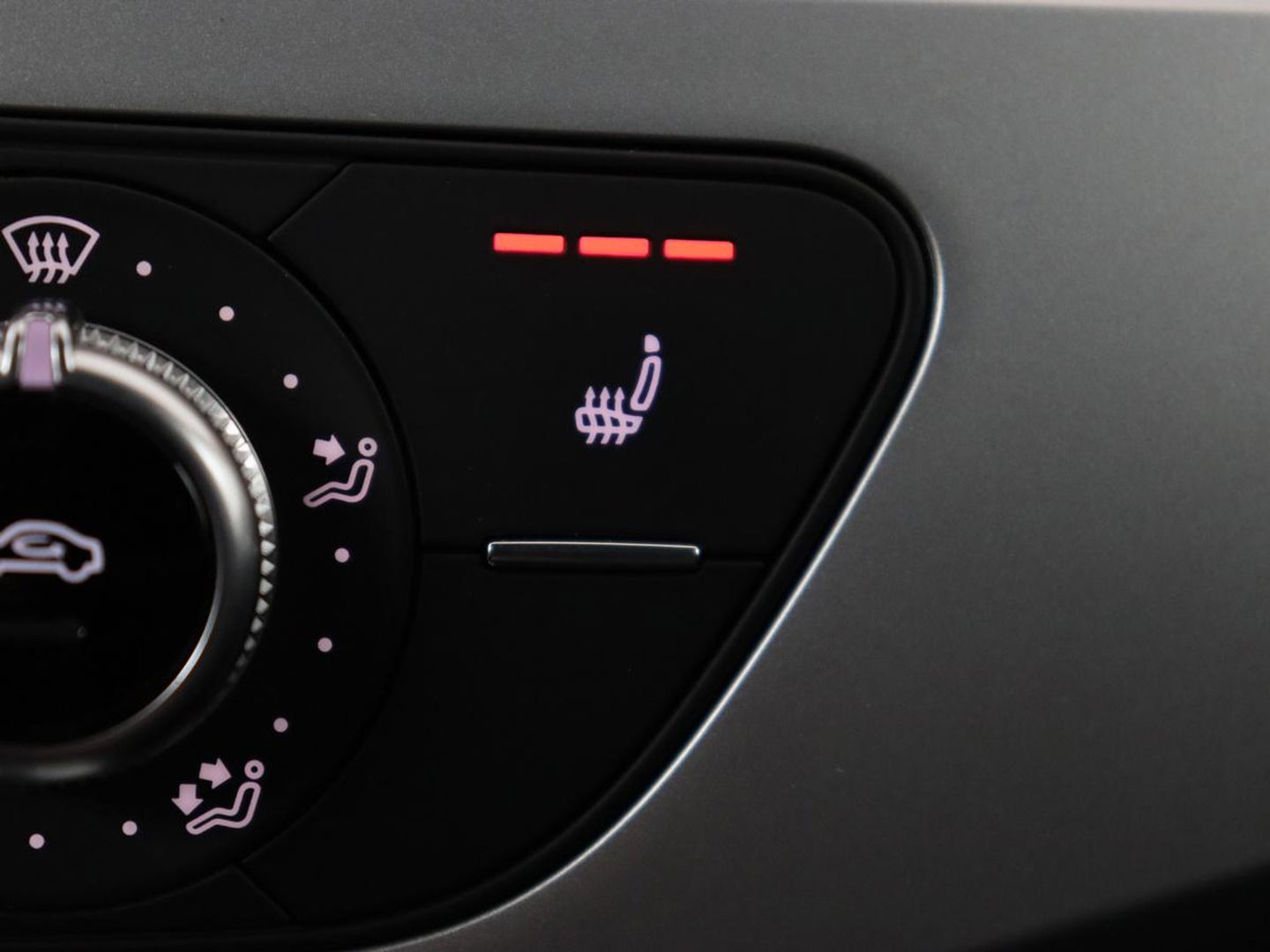 Audi A4 1.4 TFSI Pro Line | Adaptive cruise | Stoelverwarming | Camera | Trekhaak | Navigatie | Xenon | Climate control | Bluetooth | Side Assist