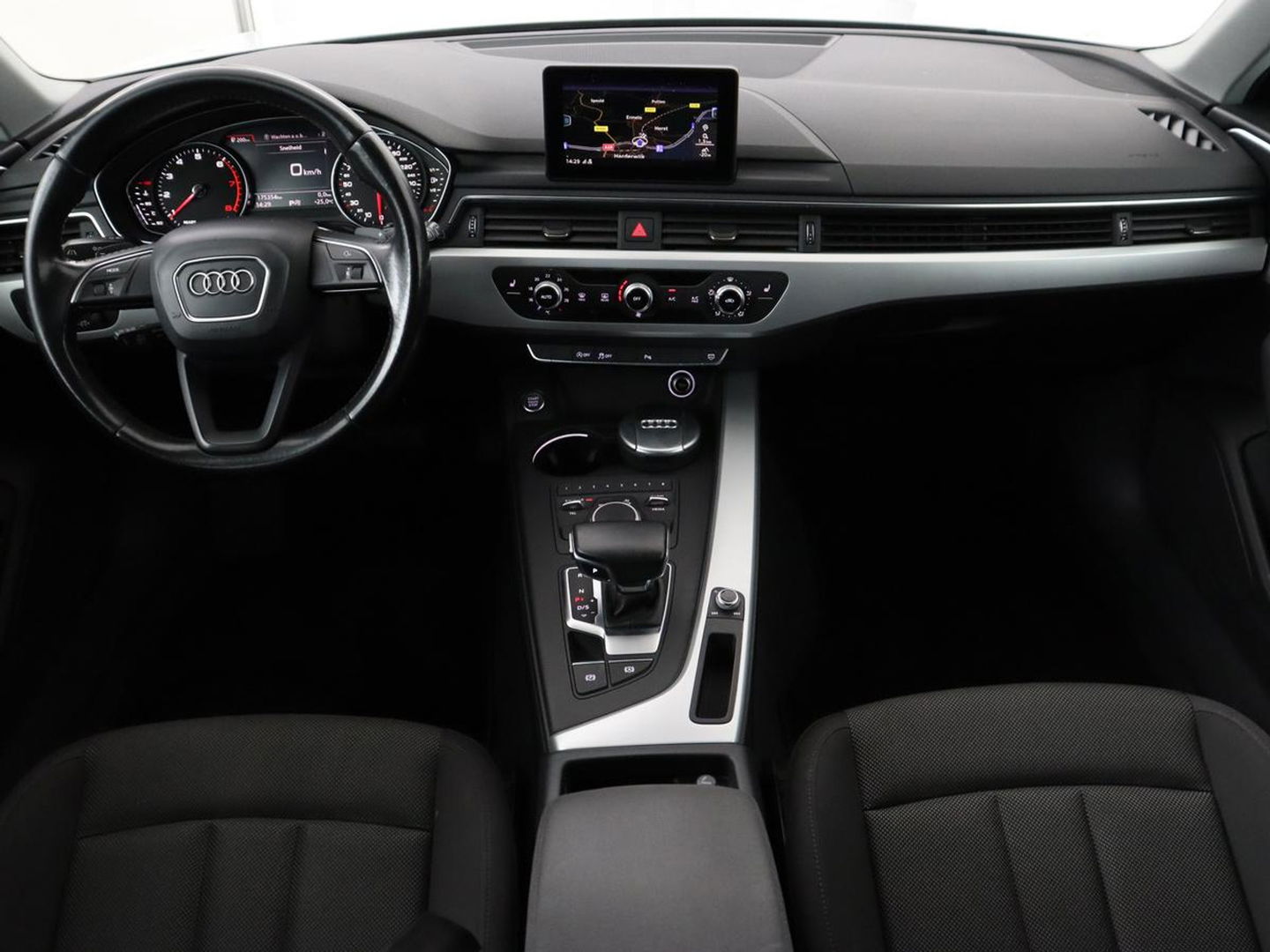 Audi A4 1.4 TFSI Pro Line | Adaptive cruise | Stoelverwarming | Camera | Trekhaak | Navigatie | Xenon | Climate control | Bluetooth | Side Assist