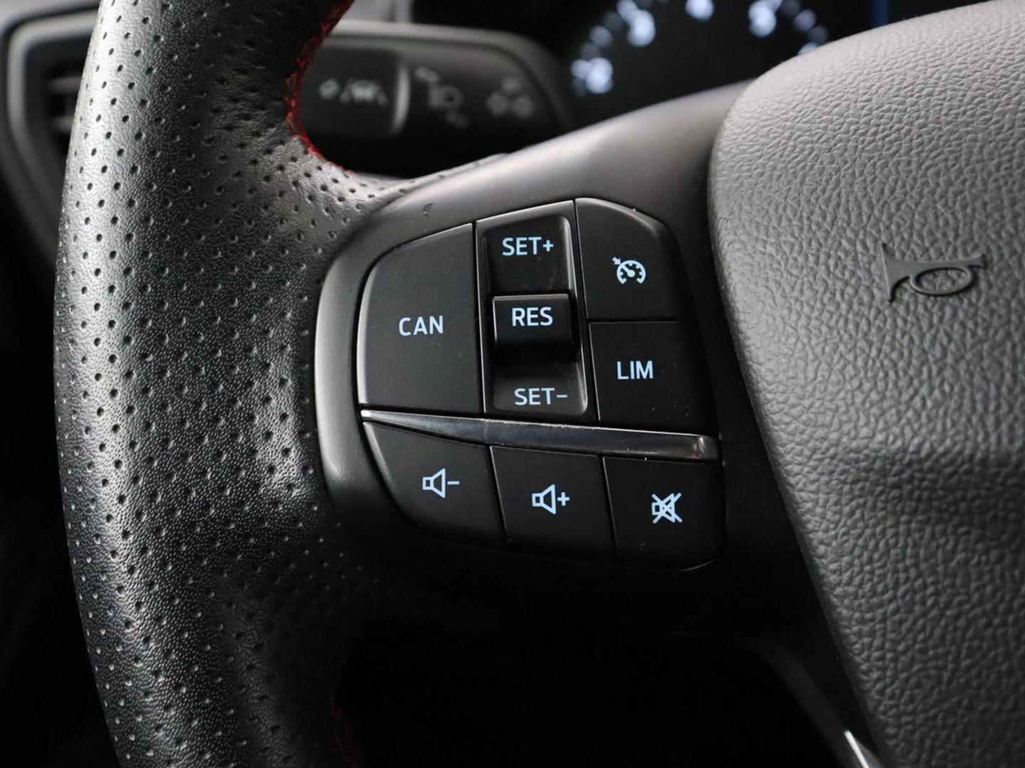 Ford Focus 1.0 EcoBoost ST Line | Trekhaak | Adaptief LED | Carplay | Climate control | Keyless | Navigatie | Parkeerhulp | Cruise control