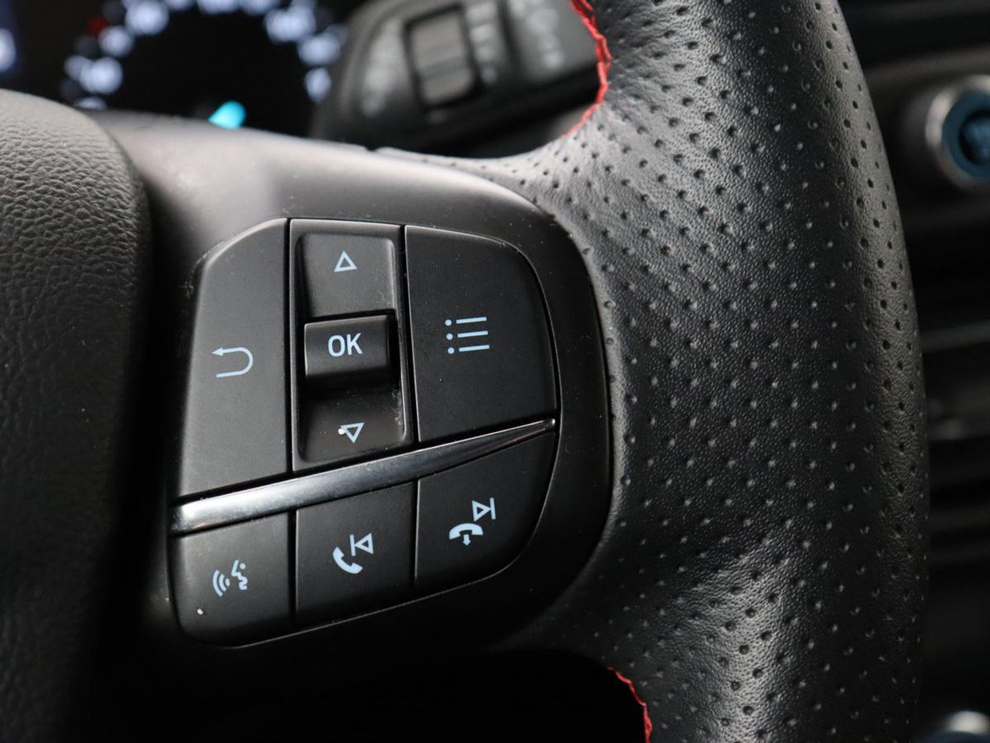 Ford Focus 1.0 EcoBoost ST Line | Trekhaak | Adaptief LED | Carplay | Climate control | Keyless | Navigatie | Parkeerhulp | Cruise control