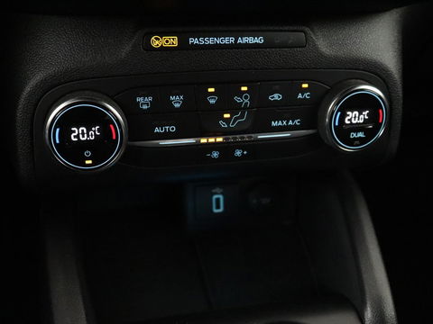 Ford Focus 1.0 EcoBoost ST Line | Trekhaak | Adaptief LED | Carplay | Climate control | Keyless | Navigatie | Parkeerhulp | Cruise control
