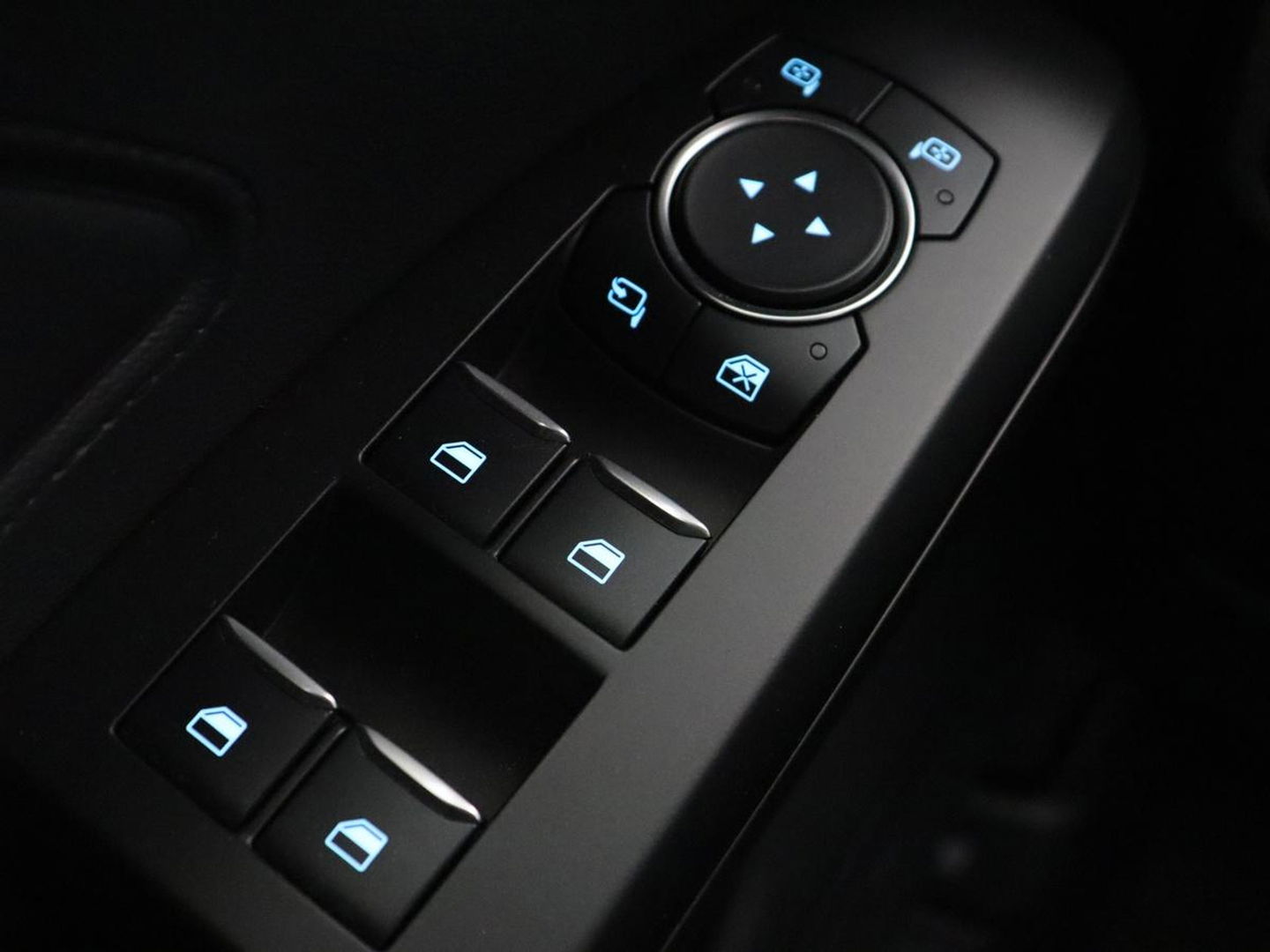 Ford Focus 1.0 EcoBoost ST Line | Trekhaak | Adaptief LED | Carplay | Climate control | Keyless | Navigatie | Parkeerhulp | Cruise control