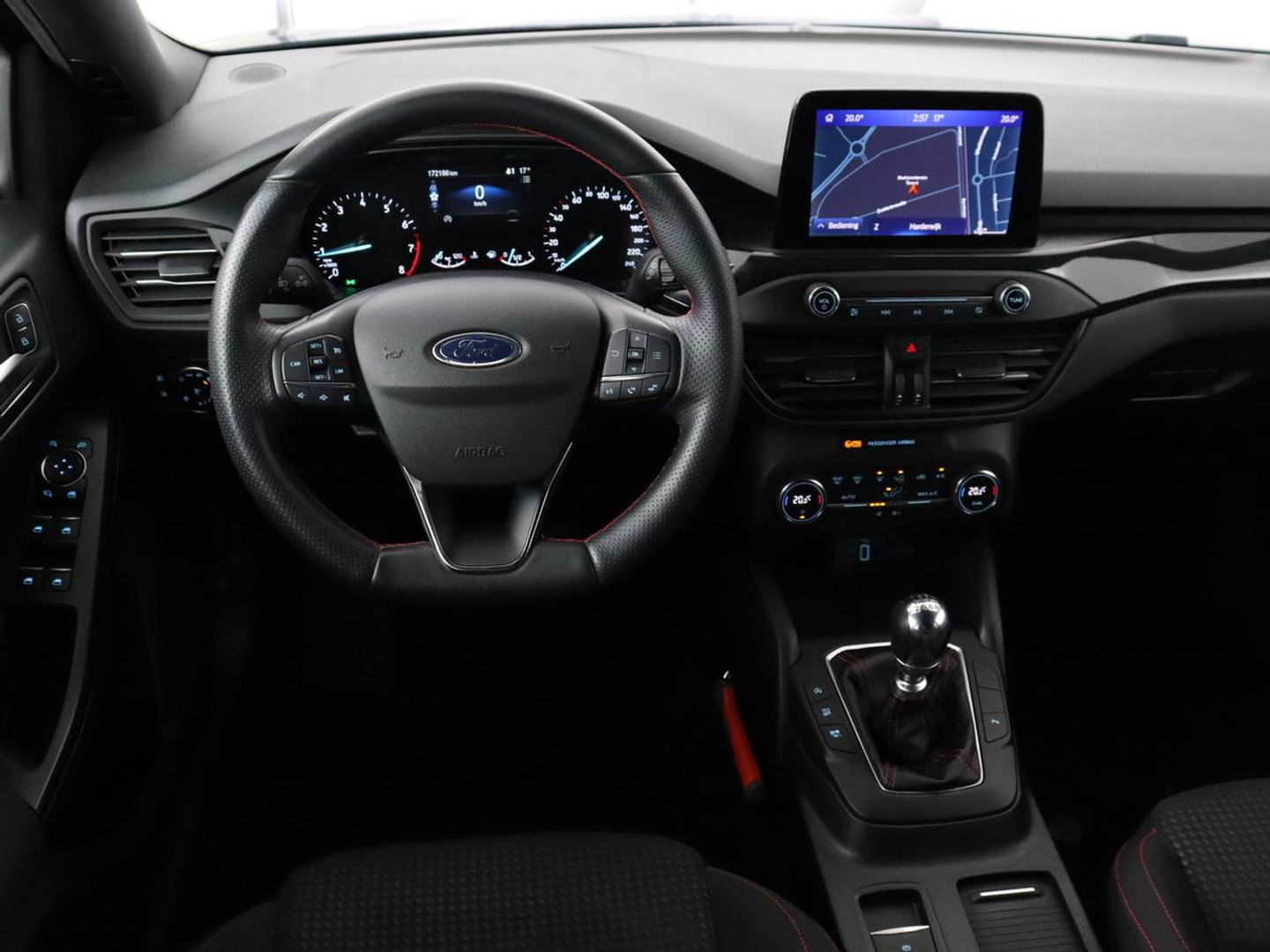Ford Focus 1.0 EcoBoost ST Line | Trekhaak | Adaptief LED | Carplay | Climate control | Keyless | Navigatie | Parkeerhulp | Cruise control