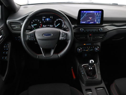 Ford Focus 1.0 EcoBoost ST Line | Trekhaak | Adaptief LED | Carplay | Climate control | Keyless | Navigatie | Parkeerhulp | Cruise control