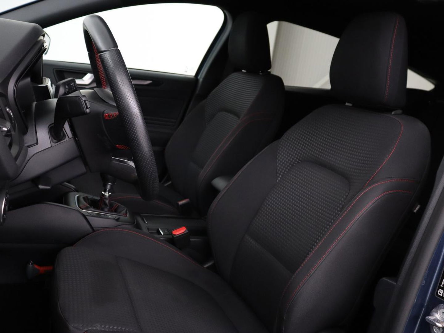 Ford Focus 1.0 EcoBoost ST Line | Trekhaak | Adaptief LED | Carplay | Climate control | Keyless | Navigatie | Parkeerhulp | Cruise control
