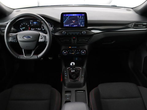 Ford Focus 1.0 EcoBoost ST Line | Trekhaak | Adaptief LED | Carplay | Climate control | Keyless | Navigatie | Parkeerhulp | Cruise control