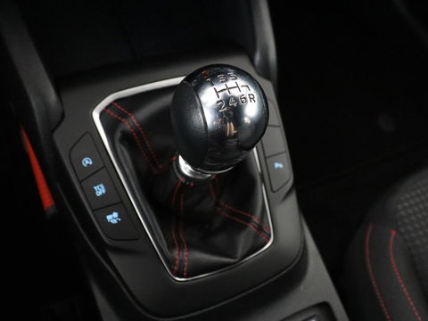 Ford Focus 1.0 EcoBoost ST Line | Trekhaak | Adaptief LED | Carplay | Climate control | Keyless | Navigatie | Parkeerhulp | Cruise control