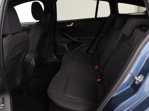Ford Focus 1.0 EcoBoost ST Line | Trekhaak | Adaptief LED | Carplay | Climate control | Keyless | Navigatie | Parkeerhulp | Cruise control