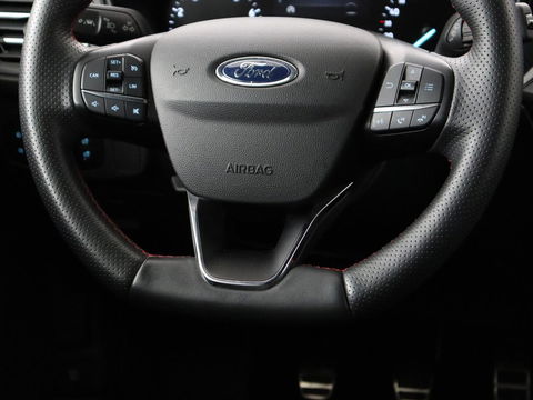 Ford Focus 1.0 EcoBoost ST Line | Trekhaak | Adaptief LED | Carplay | Climate control | Keyless | Navigatie | Parkeerhulp | Cruise control