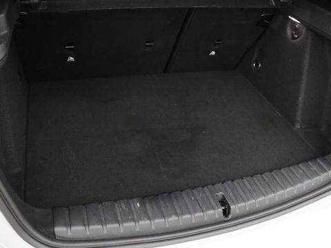 BMW 1-serie 118i M Sport | Trekhaak | Carplay | Navigatie | Sportstoelen | Half leder | Full LED | Climate control | Parkeerhulp