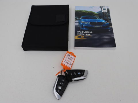 BMW 1-serie 118i M Sport | Trekhaak | Carplay | Navigatie | Sportstoelen | Half leder | Full LED | Climate control | Parkeerhulp