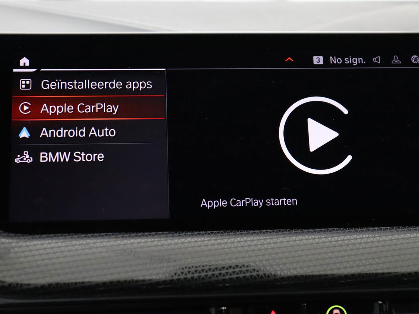 BMW 1-serie 118i M Sport | Trekhaak | Carplay | Navigatie | Sportstoelen | Half leder | Full LED | Climate control | Parkeerhulp